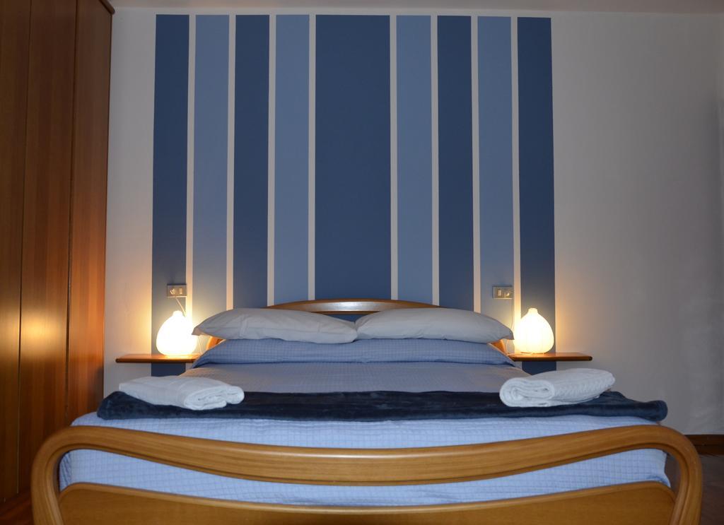 Residence Mezzosole Riva del Garda Rum bild