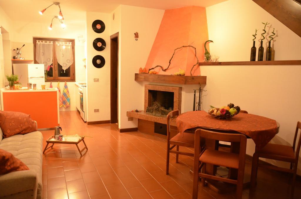 Residence Mezzosole Riva del Garda Rum bild